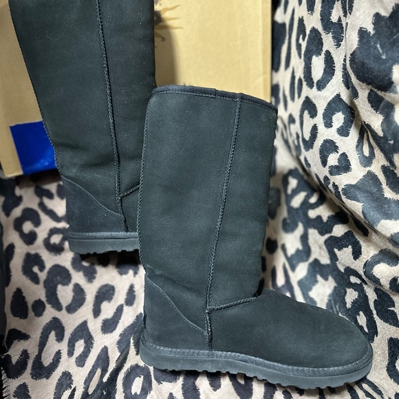 UGG Women's Tall Boot - Picture 4 of 6